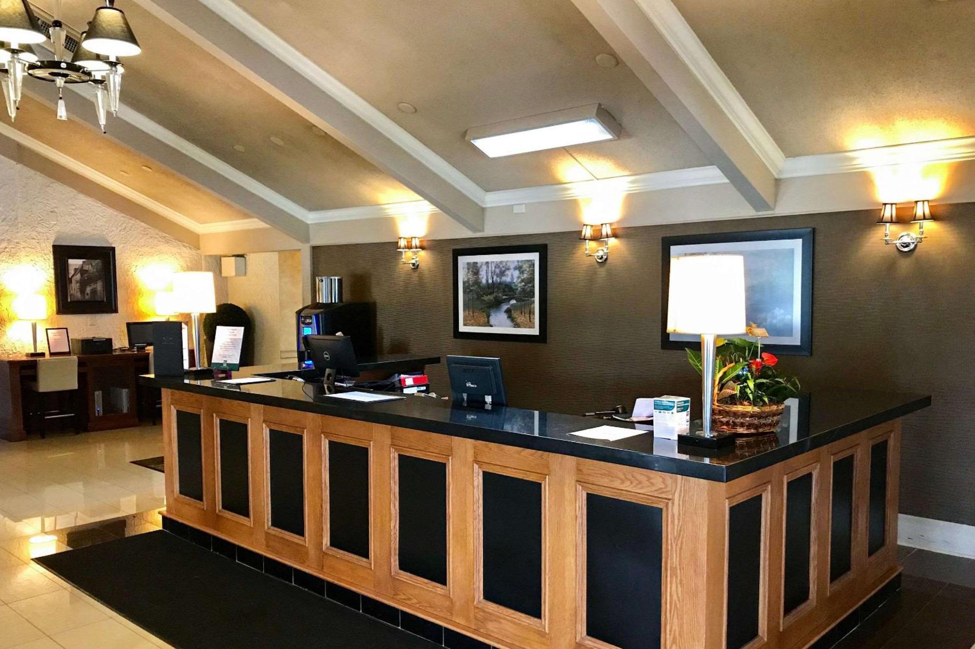 Rodeway Inn Festival Стратфорд Экстерьер фото